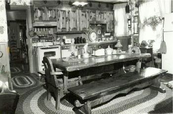 Early American & Colonial Pine Custom Kitchen Cabinetry